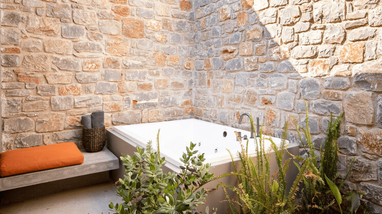 Core Open Plan Suite with Outdoor Jacuzzi 